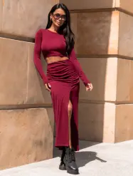 Ze spódnicą Ze spódnicą